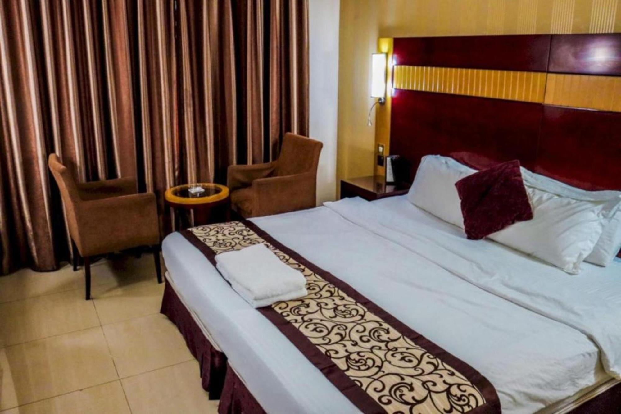דובאי Palette Phoenix Hotel מראה חיצוני תמונה