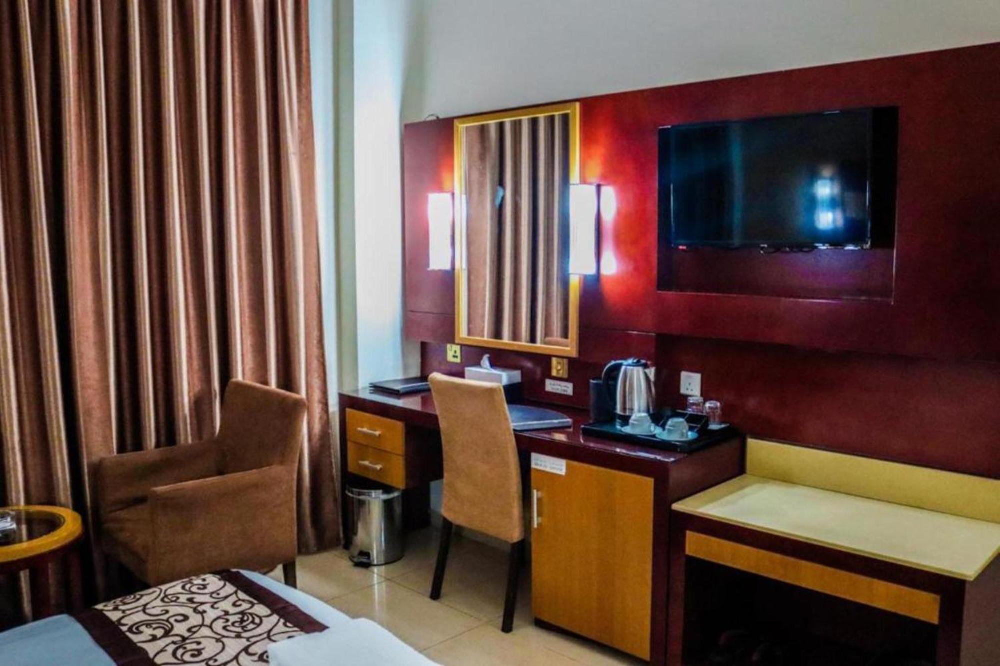 דובאי Palette Phoenix Hotel מראה חיצוני תמונה