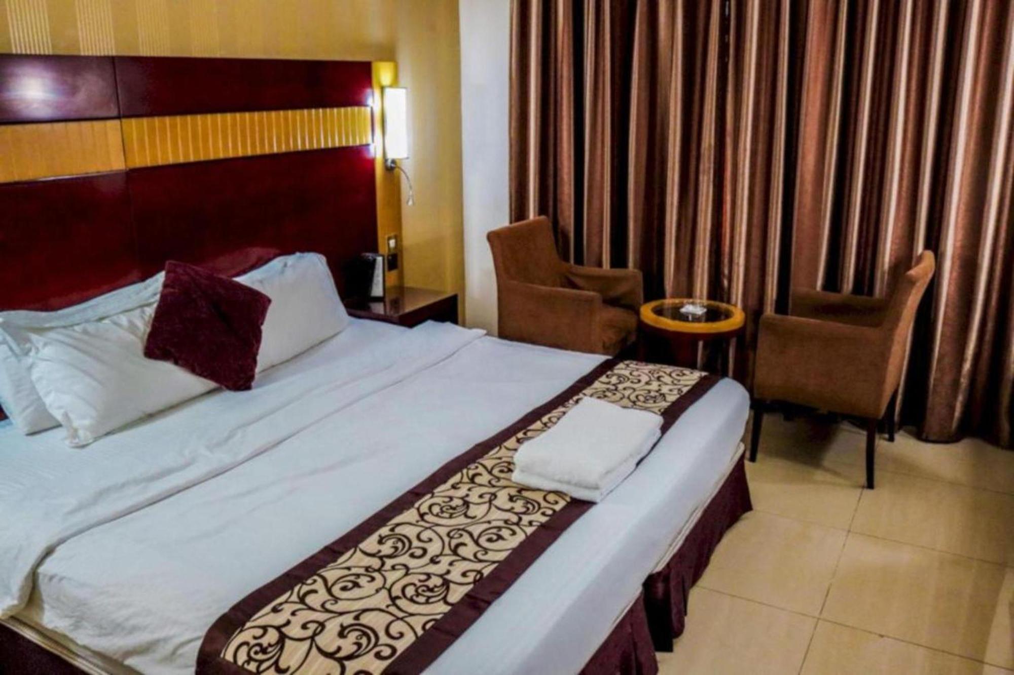 דובאי Palette Phoenix Hotel מראה חיצוני תמונה