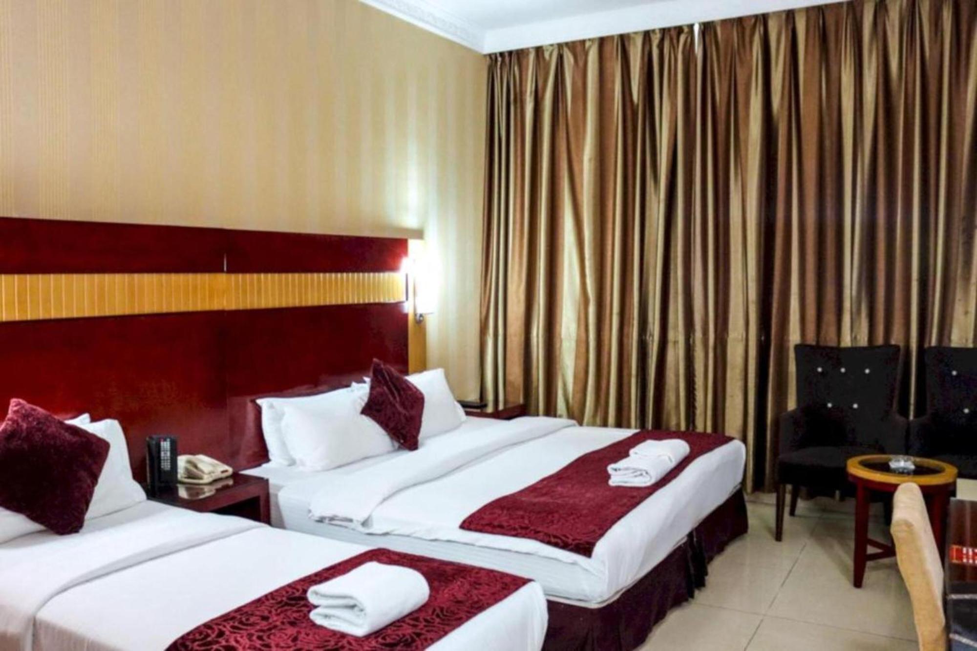 דובאי Palette Phoenix Hotel מראה חיצוני תמונה