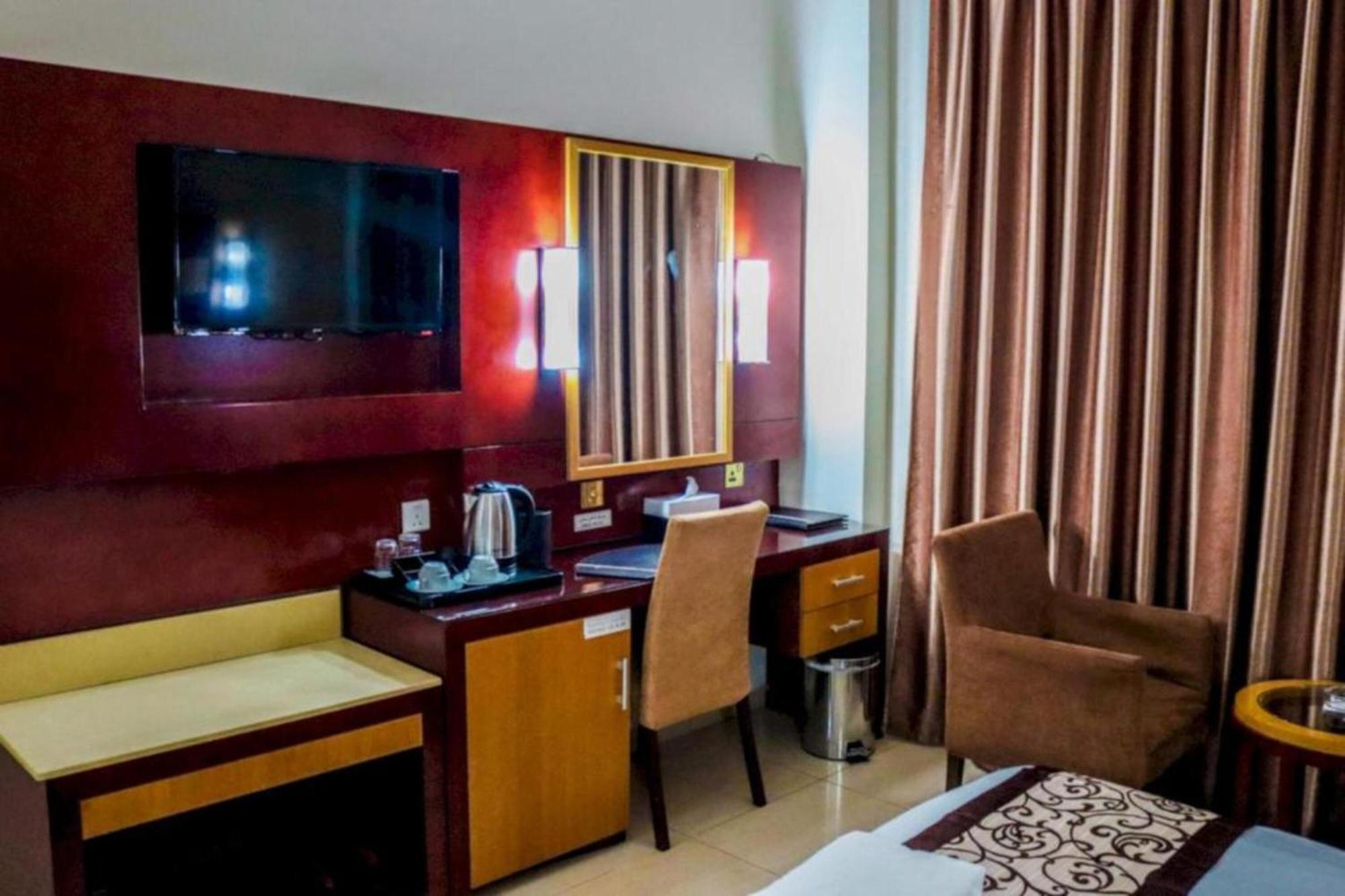 דובאי Palette Phoenix Hotel מראה חיצוני תמונה