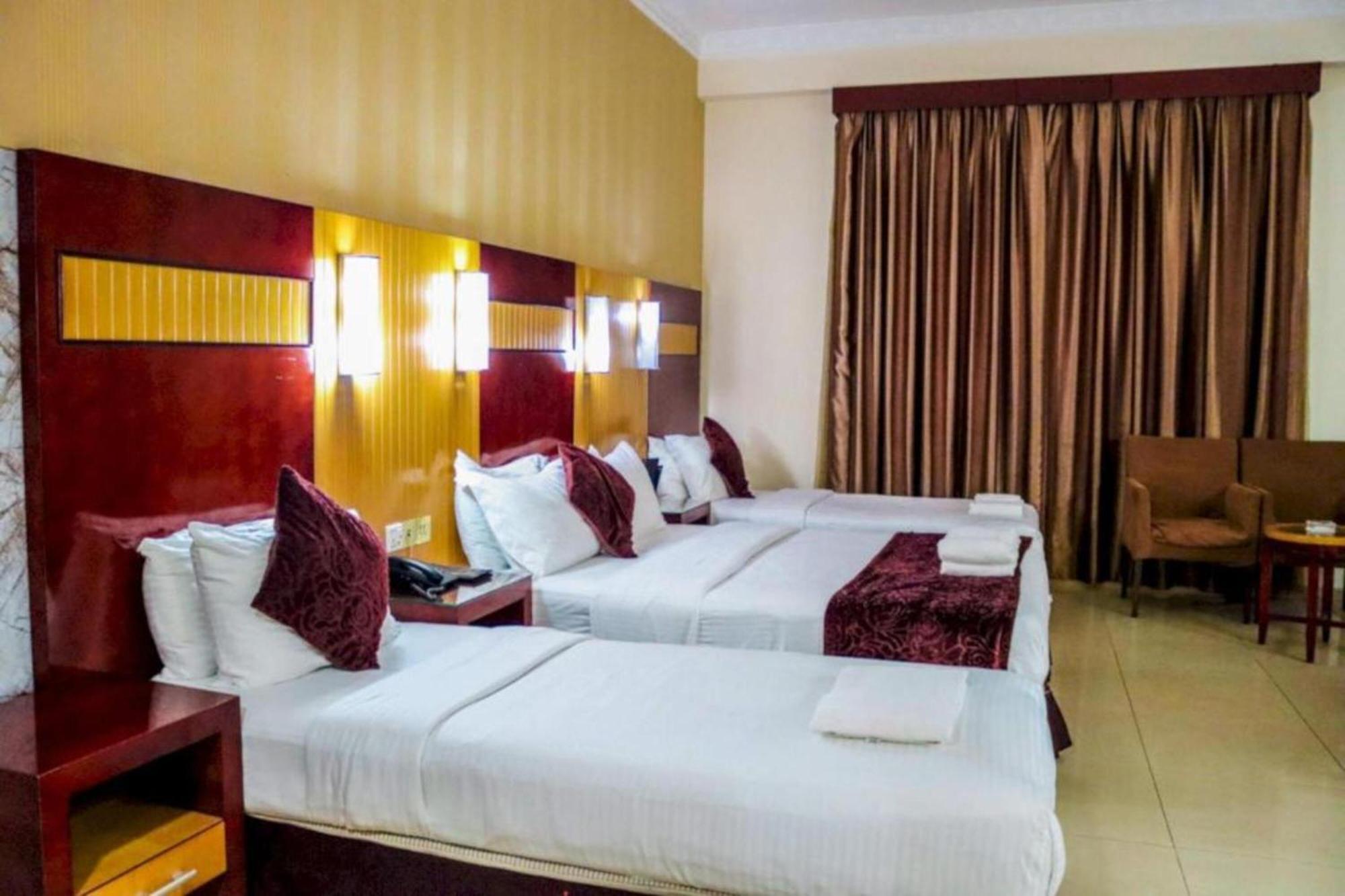 דובאי Palette Phoenix Hotel מראה חיצוני תמונה