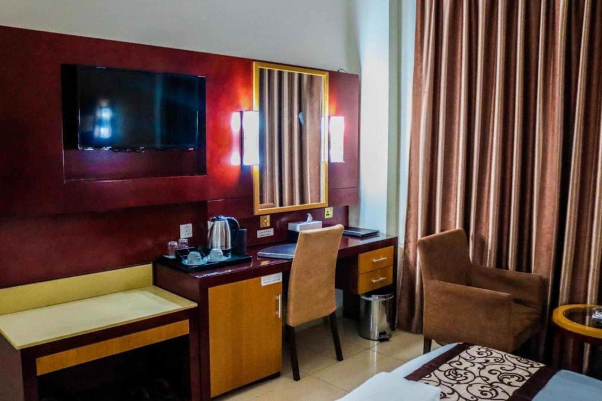 דובאי Palette Phoenix Hotel מראה חיצוני תמונה