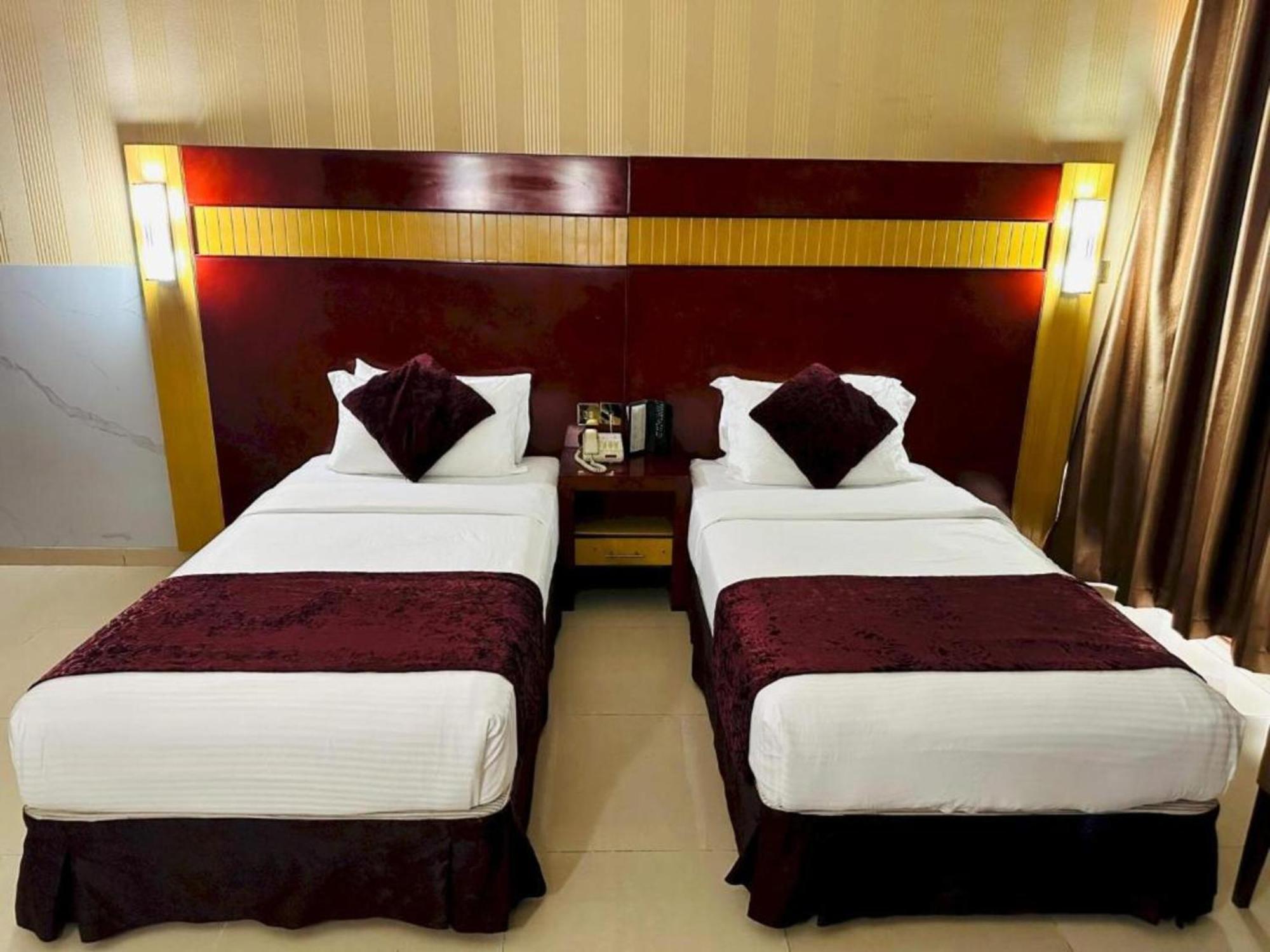 דובאי Palette Phoenix Hotel מראה חיצוני תמונה